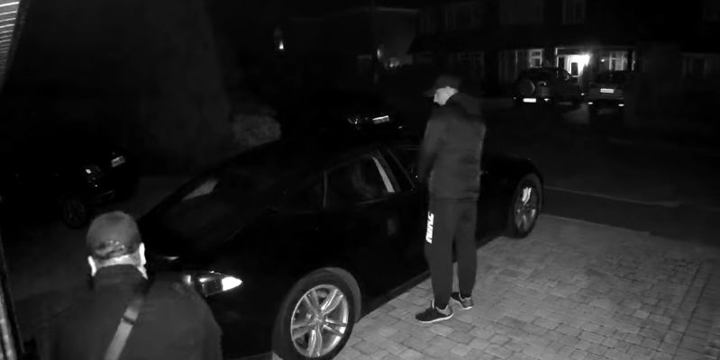 Caught on Video - Thieves Steal Tesla with Just a Tablet and a Phone